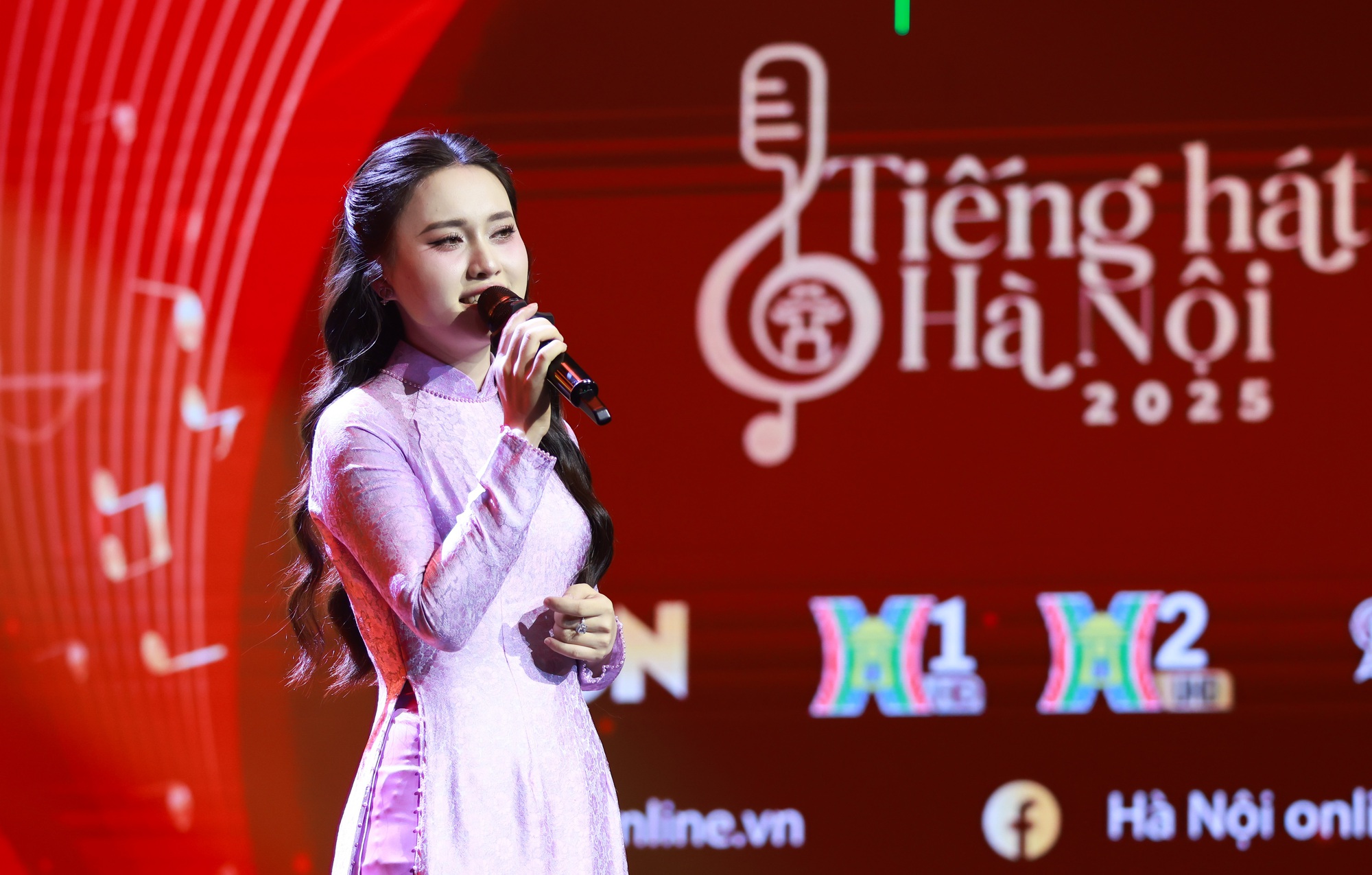 'Tiếng hát Hà Nội' khởi động mùa giải mới quy mô hơn, hấp dẫn hơn
- Ảnh 2. 'Tiếng hát Hà Nội' khởi động mùa giải mới quy mô hơn, hấp dẫn hơn
- Ảnh 2.