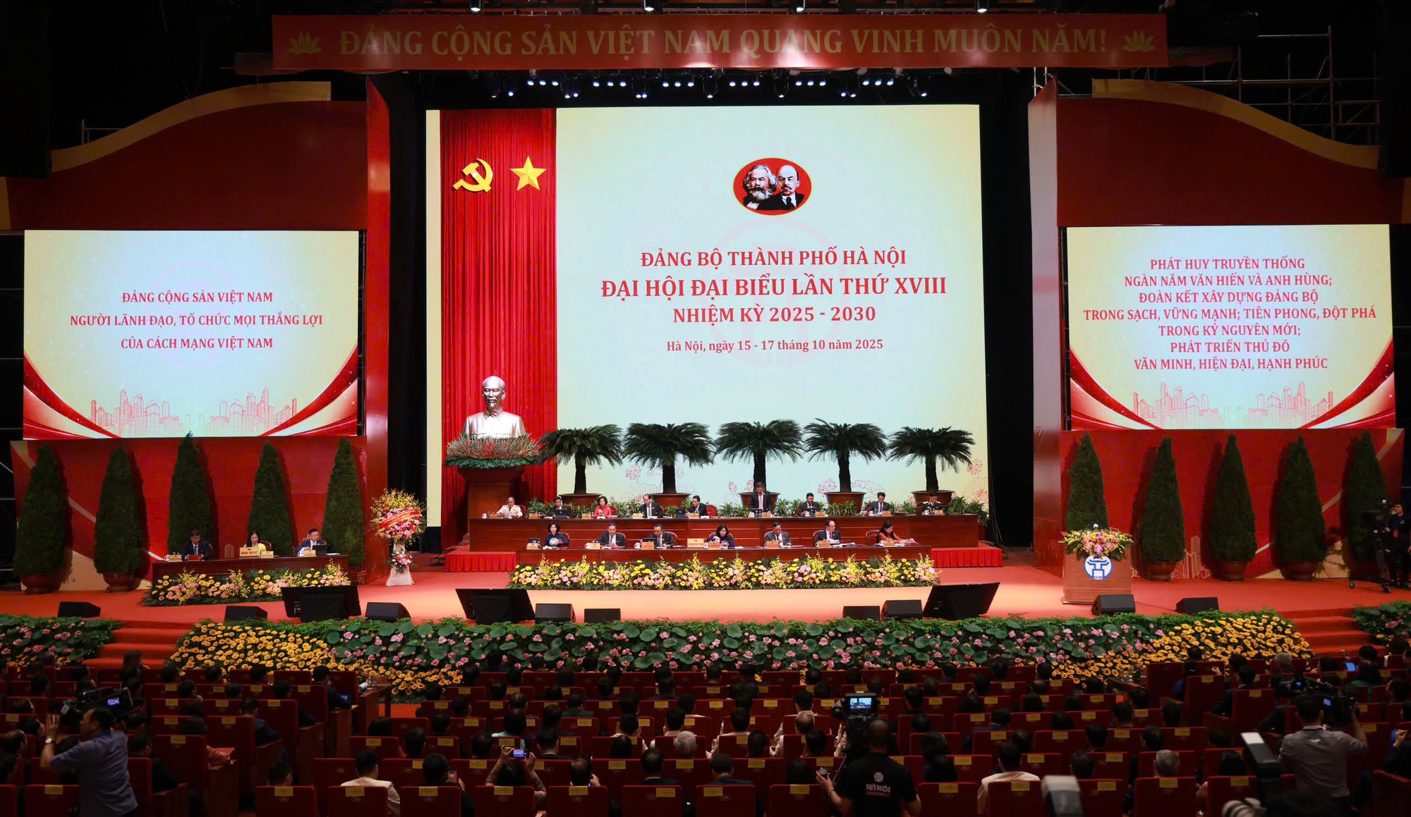 Đại hội Đảng bộ TP. Hà Nội: 4 nhiệm vụ để phát triển Thủ đô giai đoạn tới- Ảnh 4. Đại hội Đảng bộ TP. Hà Nội: 4 nhiệm vụ để phát triển Thủ đô giai đoạn tới- Ảnh 4.
