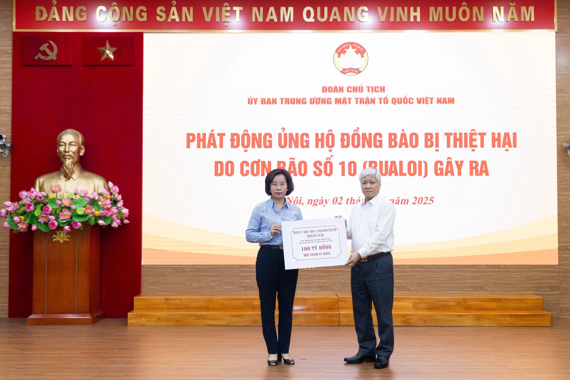 Hà Nội hỗ trợ 100 tỷ đồng cho 12 tỉnh bị ảnh hưởng bởi bão số 10- Ảnh 1.