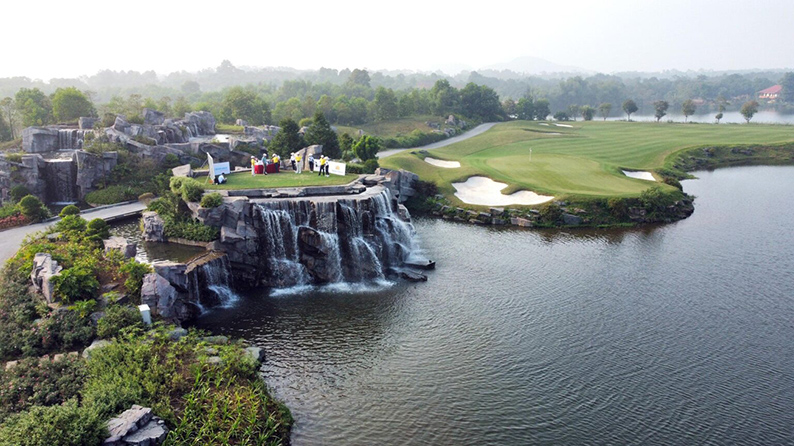 Hà Nội đẩy mạnh du lịch golf, thu hút khách hạng sang- Ảnh 1. Hà Nội đẩy mạnh du lịch golf, thu hút khách hạng sang- Ảnh 1.