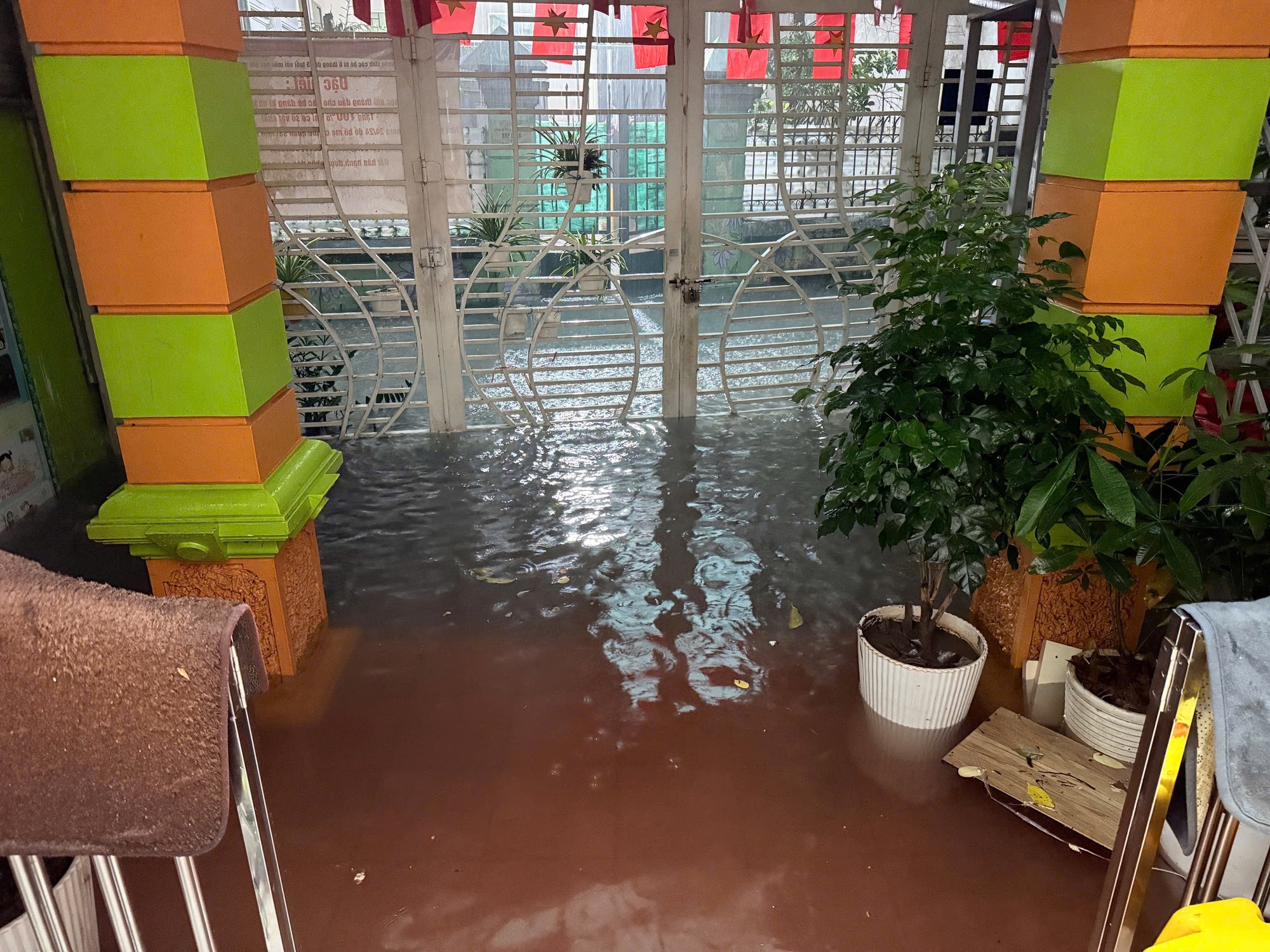 Hà Nội: Mưa lớn, hàng loạt tuyến đường nguy cơ ngập úng- Ảnh 2.