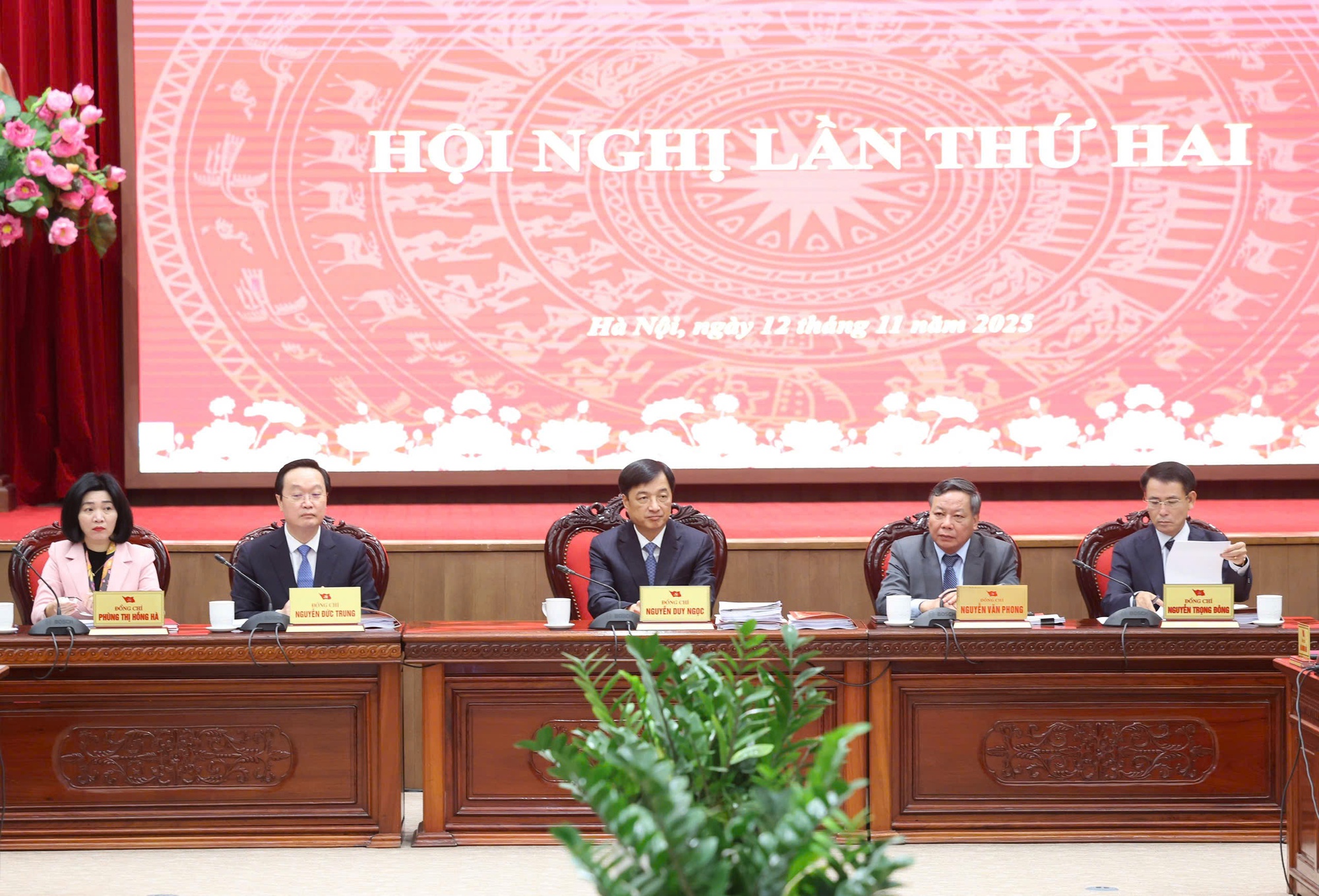 Bí thư Thành ủy Hà Nội: Phân cấp, ủy quyền triệt để, chuyển giao thực quyền cho cơ sở- Ảnh 2. Bí thư Thành ủy Hà Nội: Phân cấp, ủy quyền triệt để, chuyển giao thực quyền cho cơ sở- Ảnh 2.