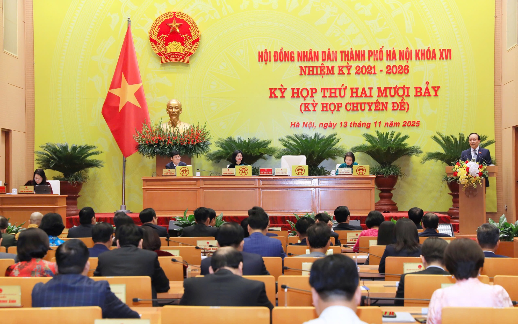 Đồng chí Phùng Thị Hồng Hà được bầu giữ chức Chủ tịch HĐND TP. Hà Nội nhiệm kỳ 2021-2026- Ảnh 2.