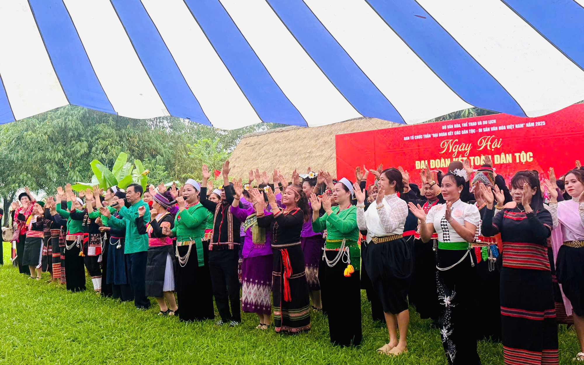 Ngày hội đại đoàn kết các dân tộc: Sắc màu văn hóa hội tụ tại ‘Ngôi nhà chung’