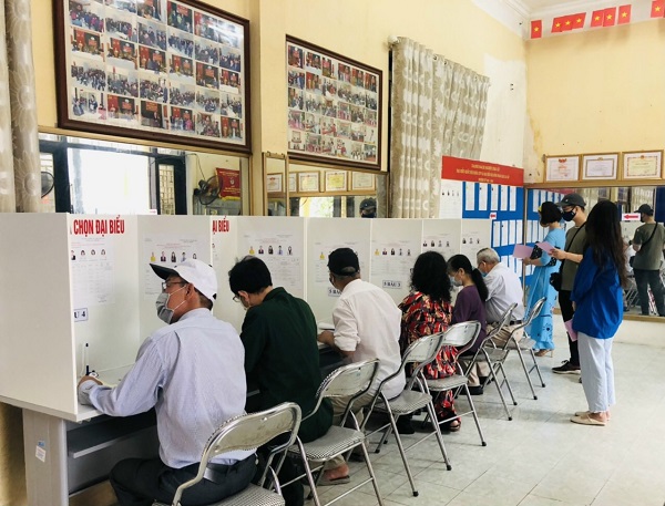 Hà Nội sẽ sử dụng cơ sở dữ liệu quốc gia và ứng dụng VNeID trong lập, in thẻ cử tri- Ảnh 1.