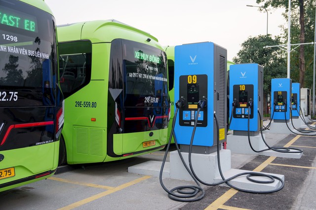 Siết nguồn phát thải, Hà Nội tìm lời giải cho bài toán ô nhiễm không khí- Ảnh 2.