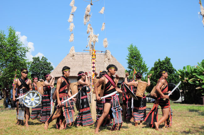 Không gian văn hóa Cơ Tu rộn ràng cuối tuần tại Thủ đô- Ảnh 1.