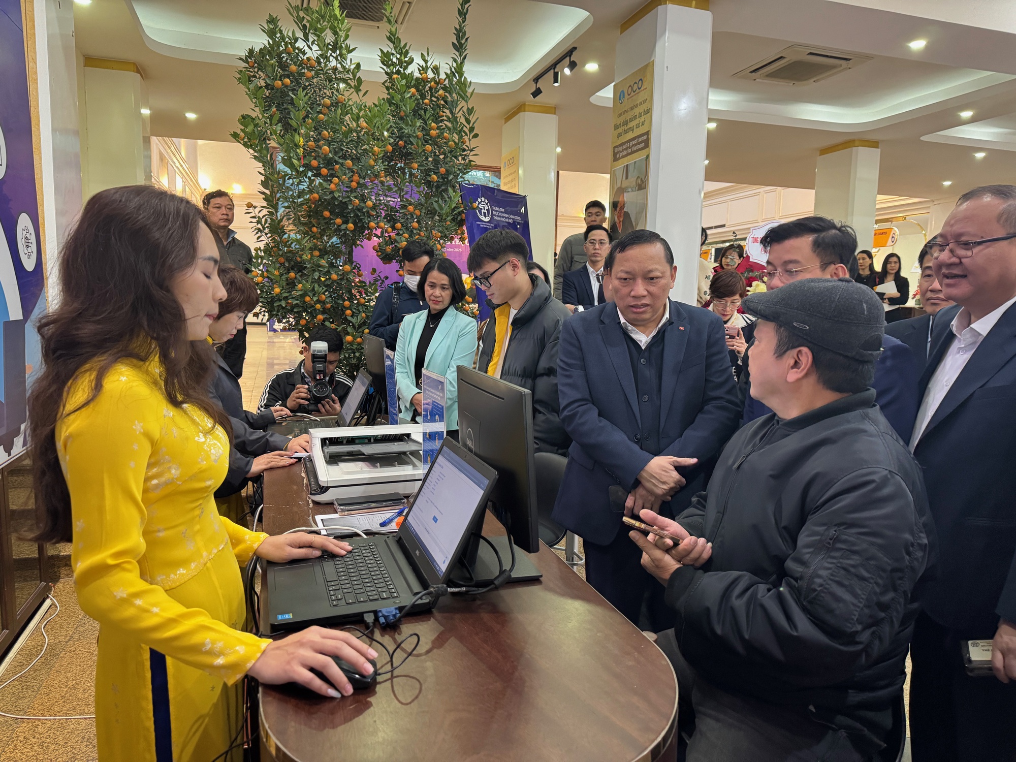 Khai trương thí điểm Đại lý Dịch vụ công trực tuyến tại Bưu điện Hà Nội- Ảnh 2.