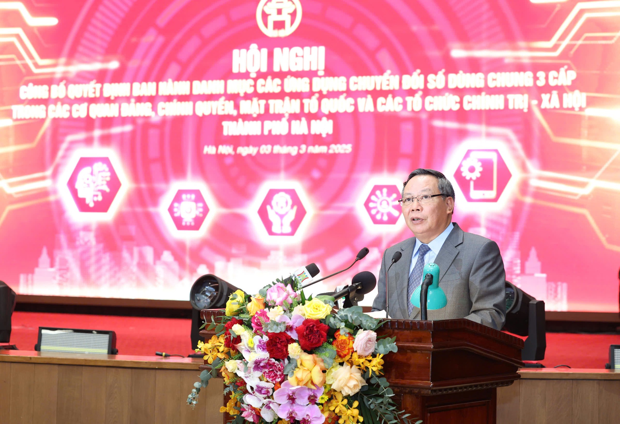 Hà Nội khai trương 8 ứng dụng chuyển đổi số dùng chung ba cấp- Ảnh 4. Hà Nội khai trương 8 ứng dụng chuyển đổi số dùng chung ba cấp- Ảnh 4.