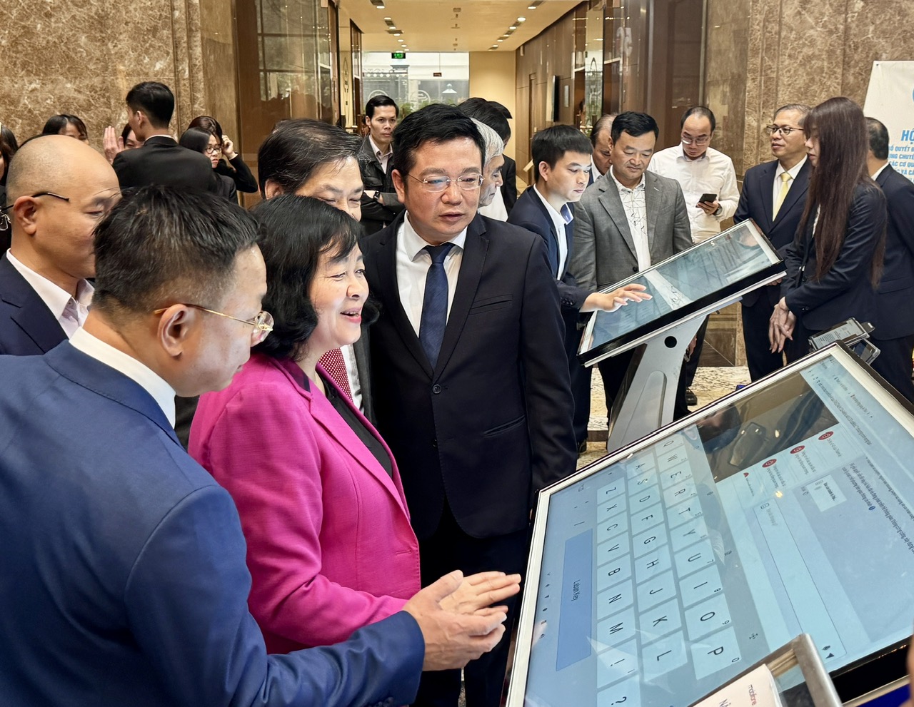 Hà Nội khai trương 8 ứng dụng chuyển đổi số dùng chung ba cấp- Ảnh 2. Hà Nội khai trương 8 ứng dụng chuyển đổi số dùng chung ba cấp- Ảnh 2.