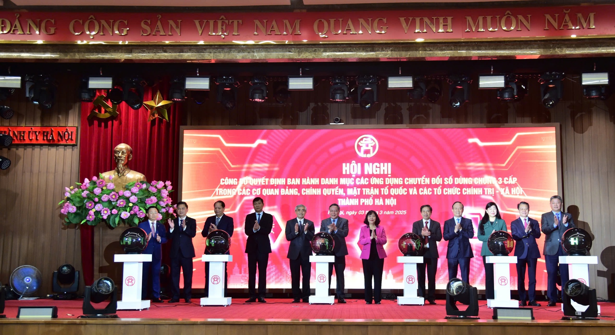 Hà Nội khai trương 8 ứng dụng chuyển đổi số dùng chung ba cấp- Ảnh 1. Hà Nội khai trương 8 ứng dụng chuyển đổi số dùng chung ba cấp- Ảnh 1.