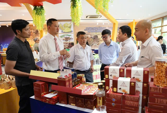 Giới thiệu văn hóa, du lịch Lâm Đồng tới người dân Thủ đô- Ảnh 1. Giới thiệu văn hóa, du lịch Lâm Đồng tới người dân Thủ đô- Ảnh 1.