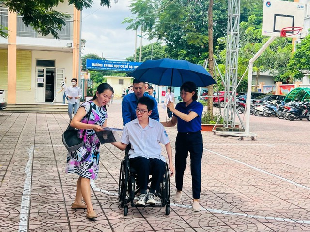 Hơn 8.000 tình nguyện viên ‘Tiếp sức mùa thi’ tốt nghiệp THPT năm 2025- Ảnh 1. Hơn 8.000 tình nguyện viên ‘Tiếp sức mùa thi’ tốt nghiệp THPT năm 2025- Ảnh 1.
