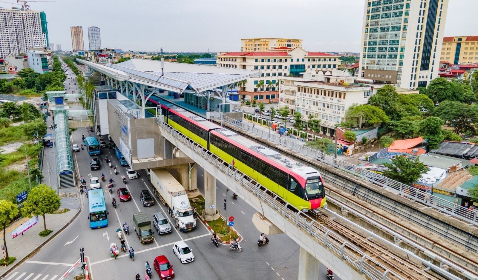 Hà Nội: Xe buýt, tàu điện có thể tạm dừng khi bão số 3 đổ bộ- Ảnh 1. Hà Nội: Xe buýt, tàu điện có thể tạm dừng khi bão số 3 đổ bộ- Ảnh 1.
