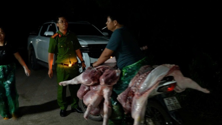 Công an Hà Nội triệt phá đường dây giết mổ tiêu thụ thịt bệnh ra thị trường- Ảnh 2.
