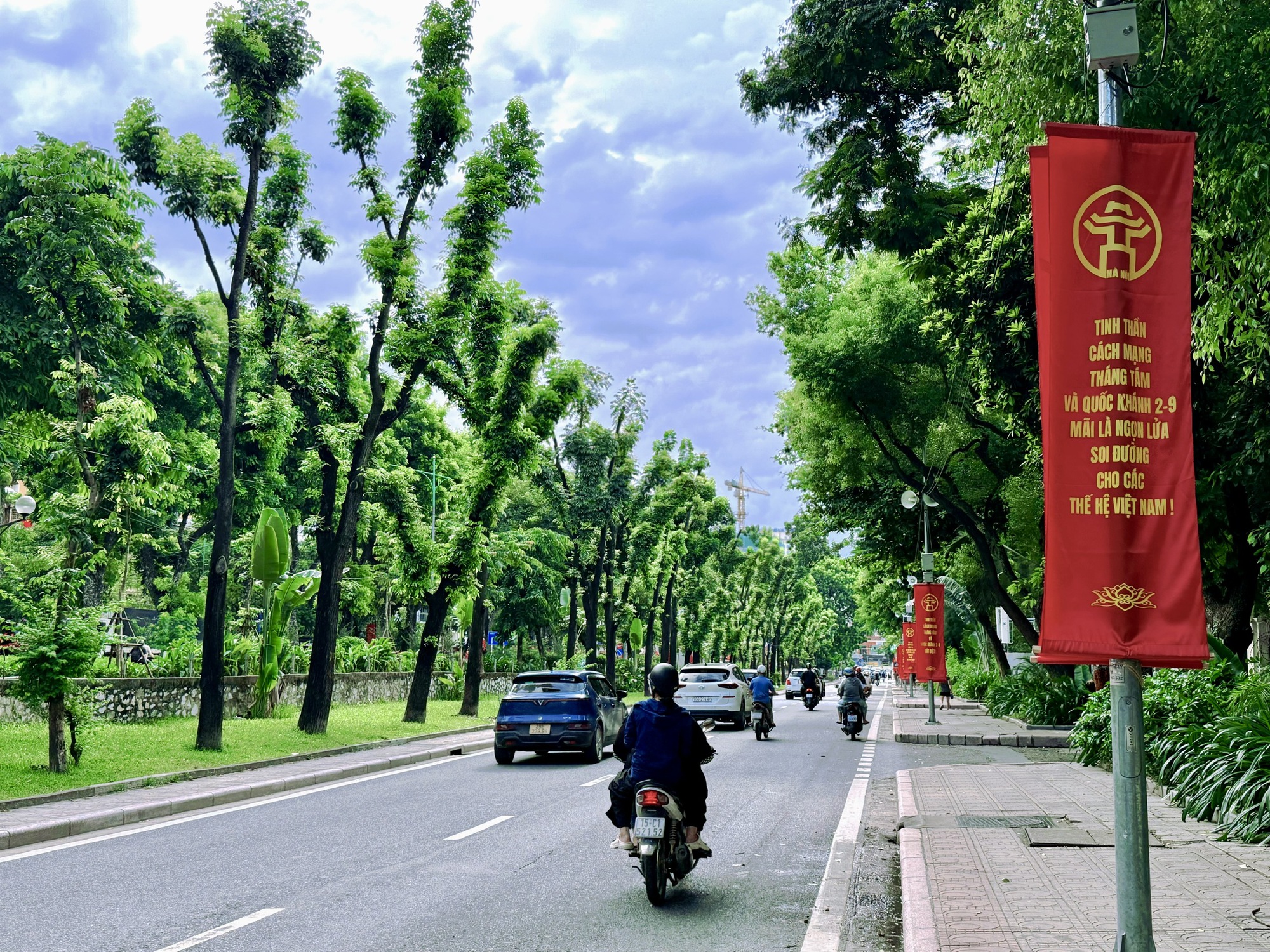 Đường phố Hà Nội rực rỡ sắc cờ hoa chào mừng Quốc khánh 2/9- Ảnh 8. Đường phố Hà Nội rực rỡ sắc cờ hoa chào mừng Quốc khánh 2/9- Ảnh 8.
