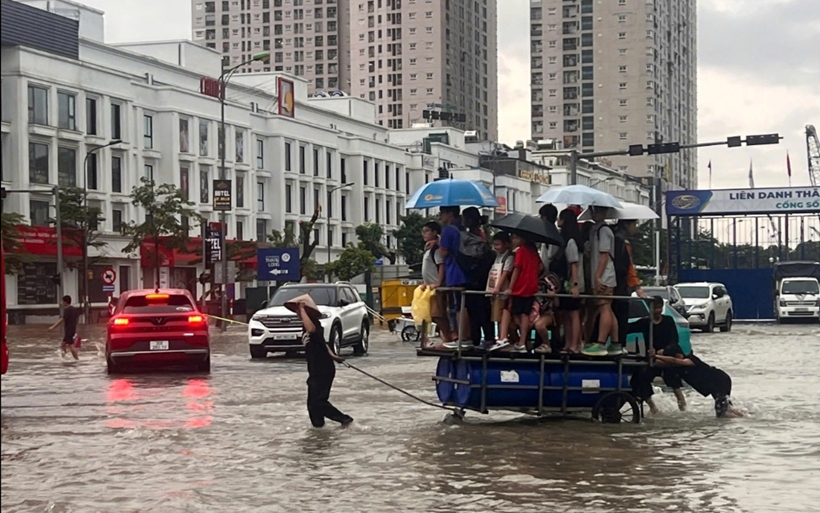 Hà Nội cho học sinh nghỉ học ngày 1/10 do mưa lớn kéo dài