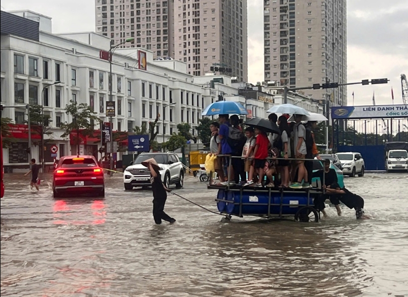 Hà Nội cho học sinh nghỉ học ngày 1/10 do mưa lớn kéo dài- Ảnh 1.