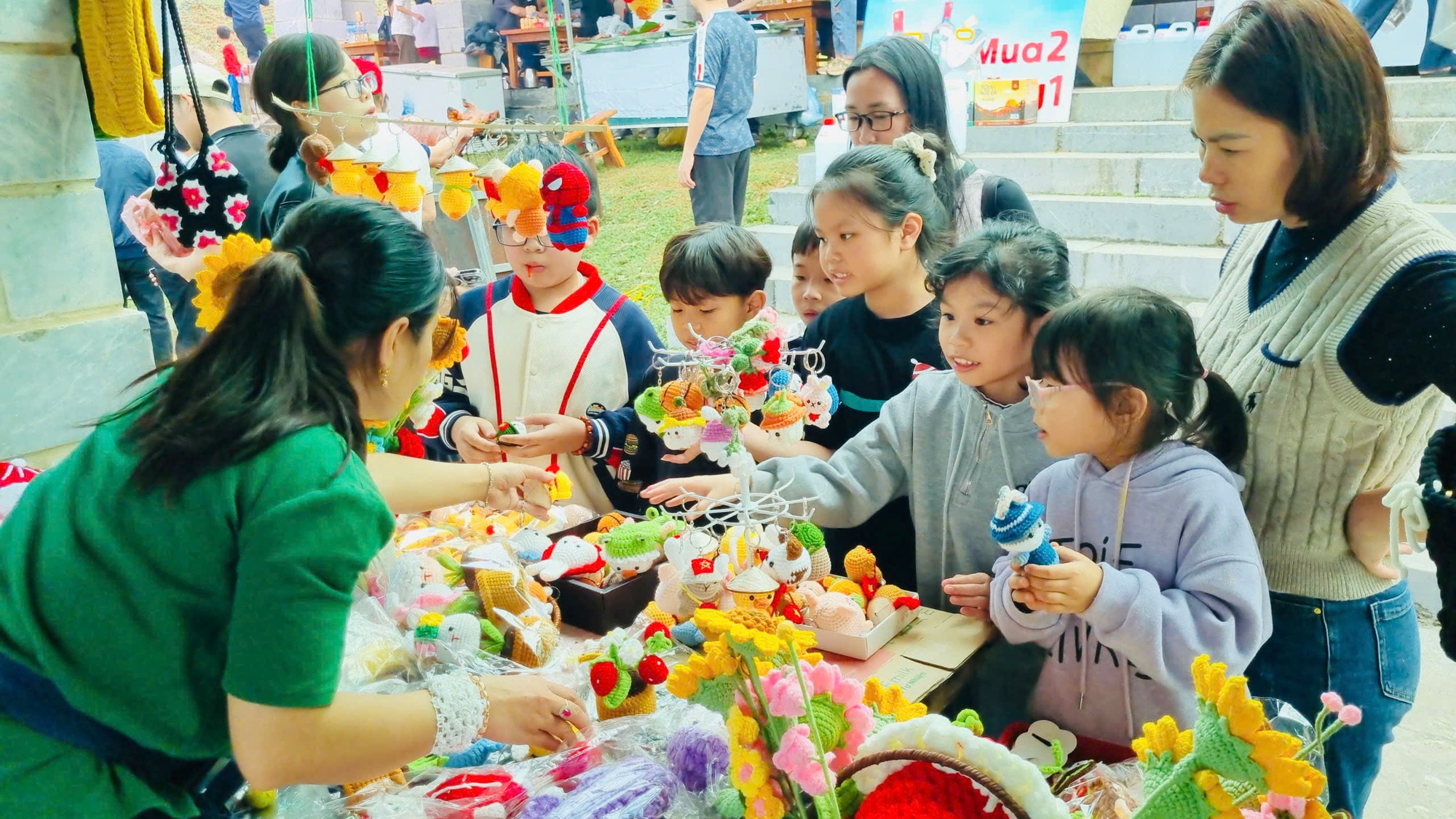 Người dân Thủ đô rộn ràng đón Tết Dương lịch 2026- Ảnh 8.