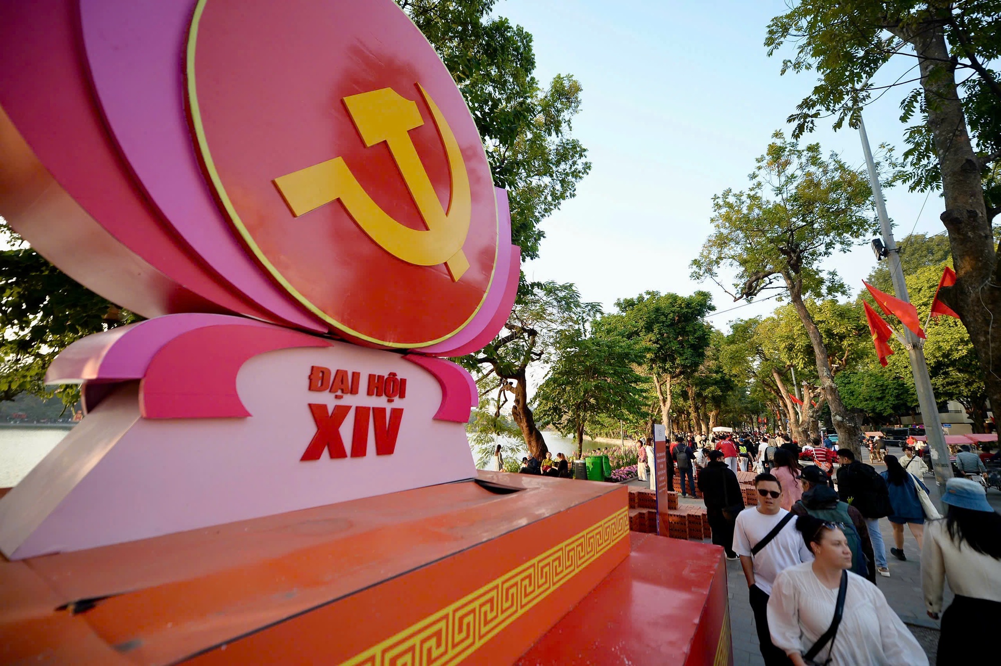 Hà Nội rợp cờ hoa đón chào Đại hội Đảng lần thứ XIV- Ảnh 4.