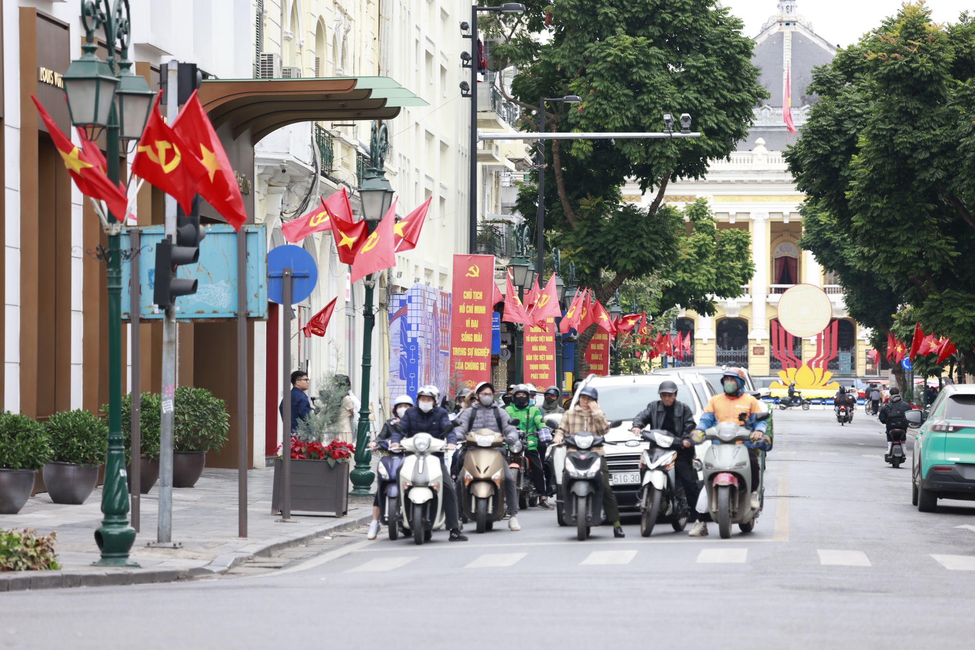 Hà Nội rợp cờ hoa đón chào Đại hội Đảng lần thứ XIV- Ảnh 11.