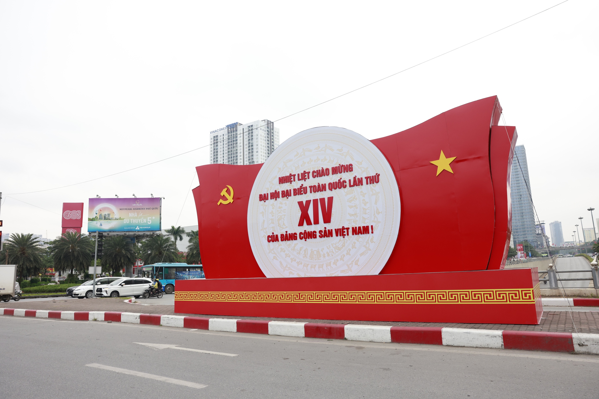 Hà Nội rợp cờ hoa đón chào Đại hội Đảng lần thứ XIV- Ảnh 18.