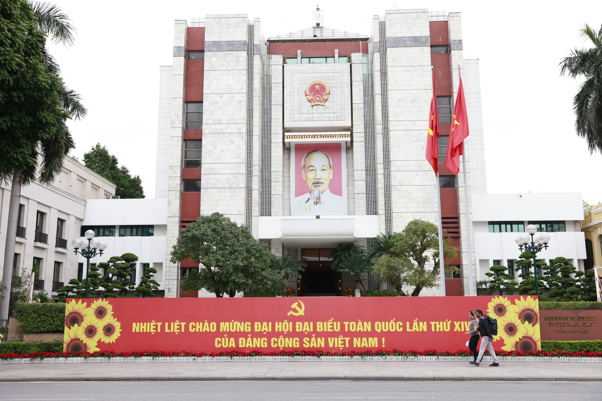 Hà Nội rợp cờ hoa đón chào Đại hội Đảng lần thứ XIV- Ảnh 7.