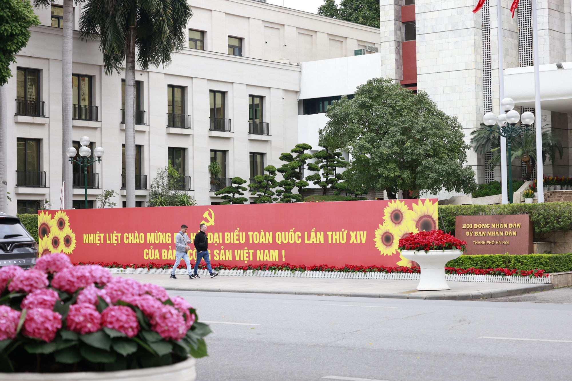 Hà Nội rợp cờ hoa đón chào Đại hội Đảng lần thứ XIV- Ảnh 8.