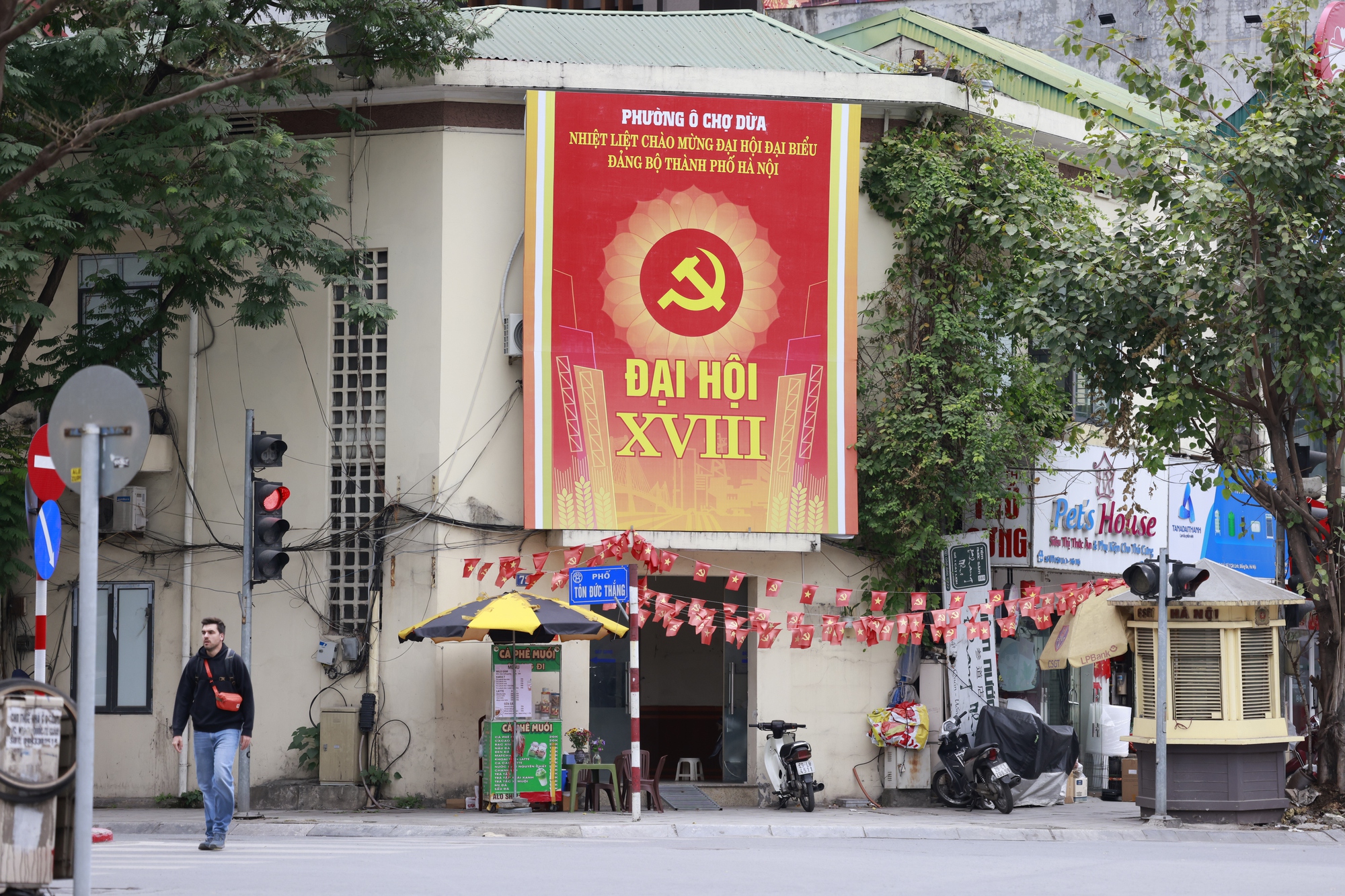 Hà Nội rợp cờ hoa đón chào Đại hội Đảng lần thứ XIV- Ảnh 12.