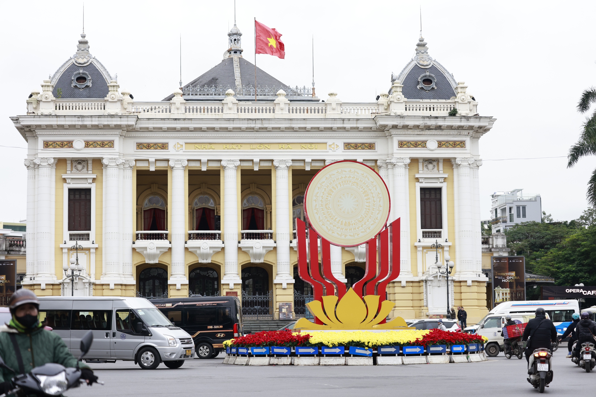 Hà Nội rợp cờ hoa đón chào Đại hội Đảng lần thứ XIV- Ảnh 9.