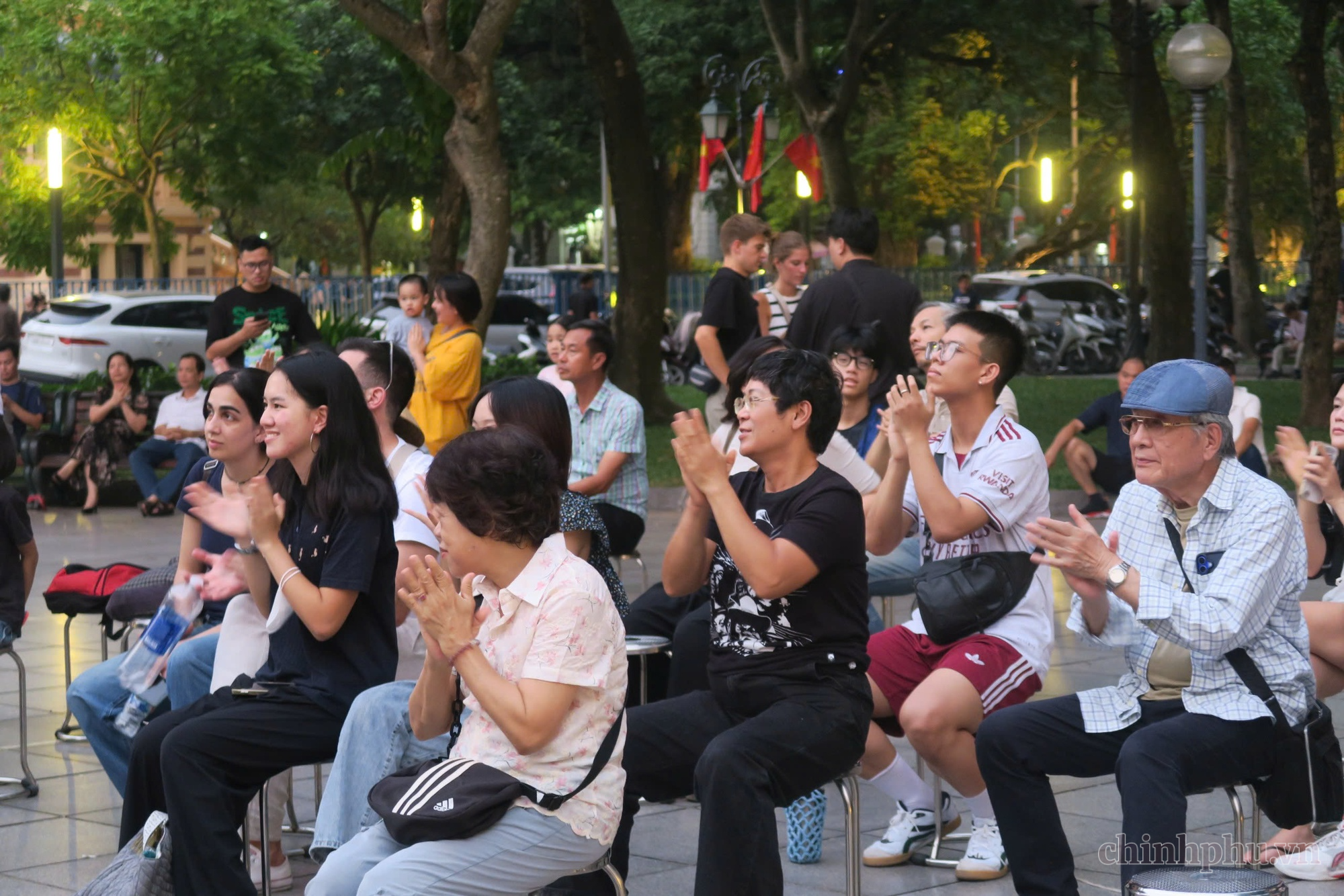 Làm giàu đời sống tinh thần Thủ đô từ những chương trình nghệ thuật cộng đồng- Ảnh 2.