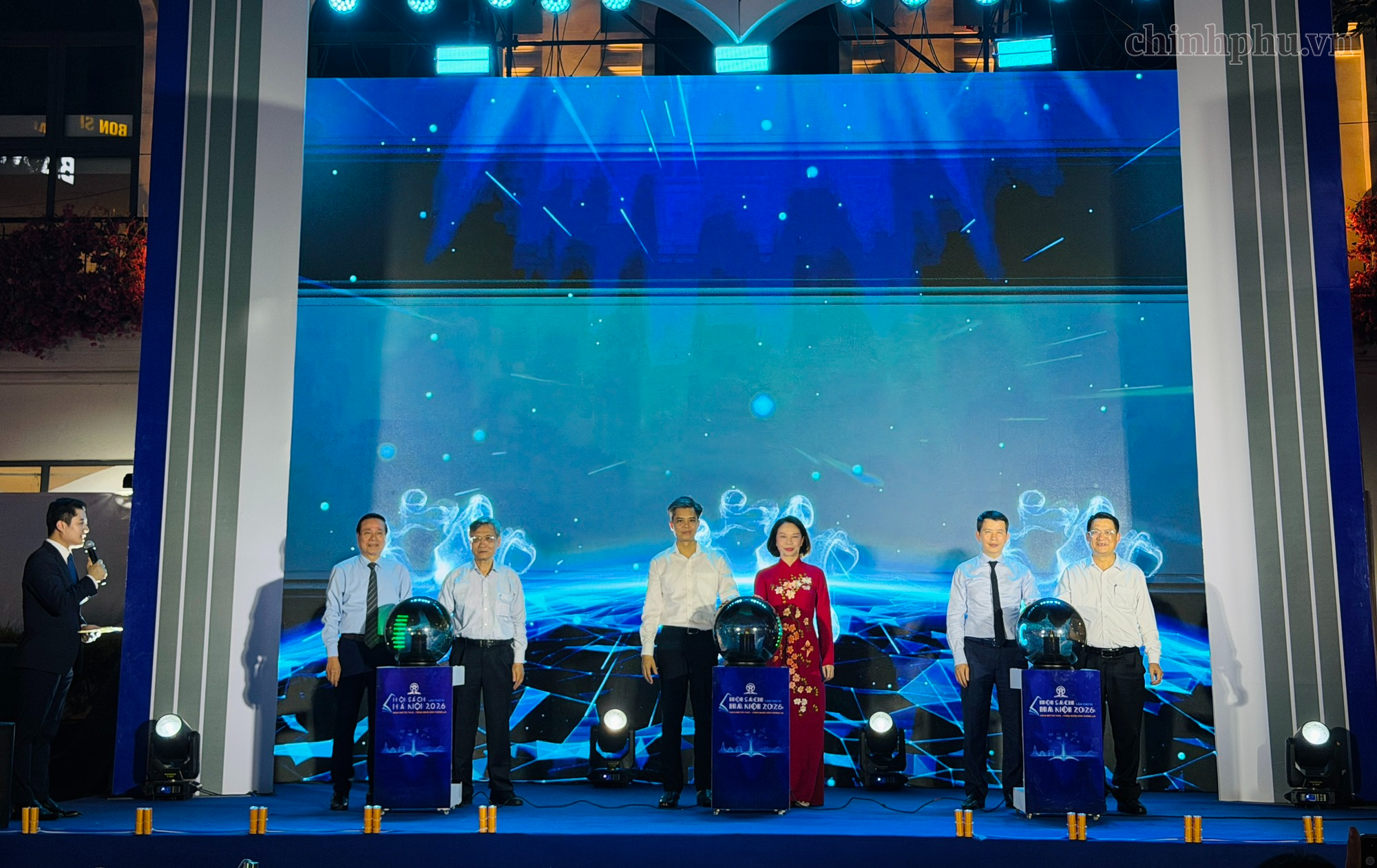 Khai mạc Hội sách Hà Nội lần thứ XI: 'Sách mở tri thức - Công nghệ dẫn tương lai'- Ảnh 2.