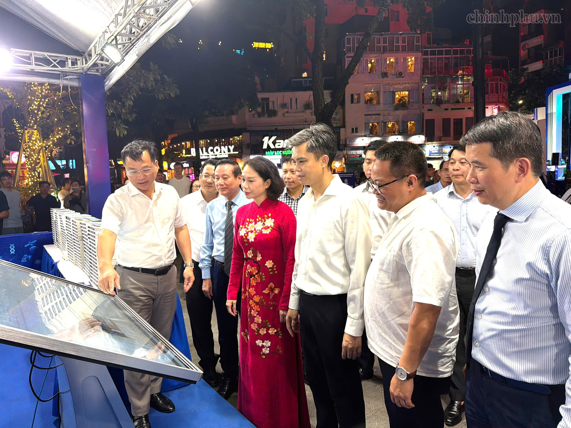 Khai mạc Hội sách Hà Nội lần thứ XI: 'Sách mở tri thức - Công nghệ dẫn tương lai'- Ảnh 3.