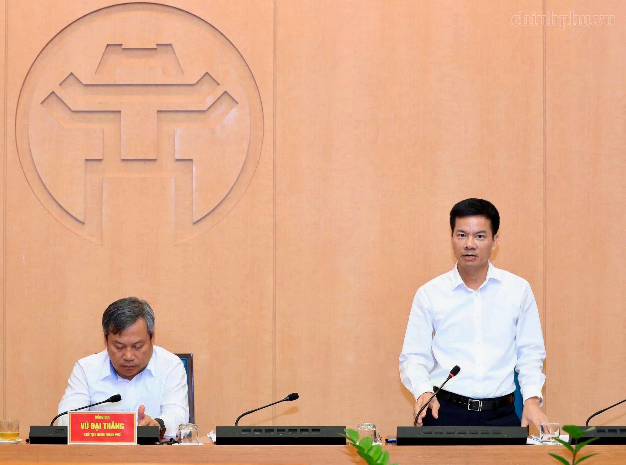 Phó Chủ tịch UBND Thành phố Bùi Duy Cường phát biểu tại cuộc họp.