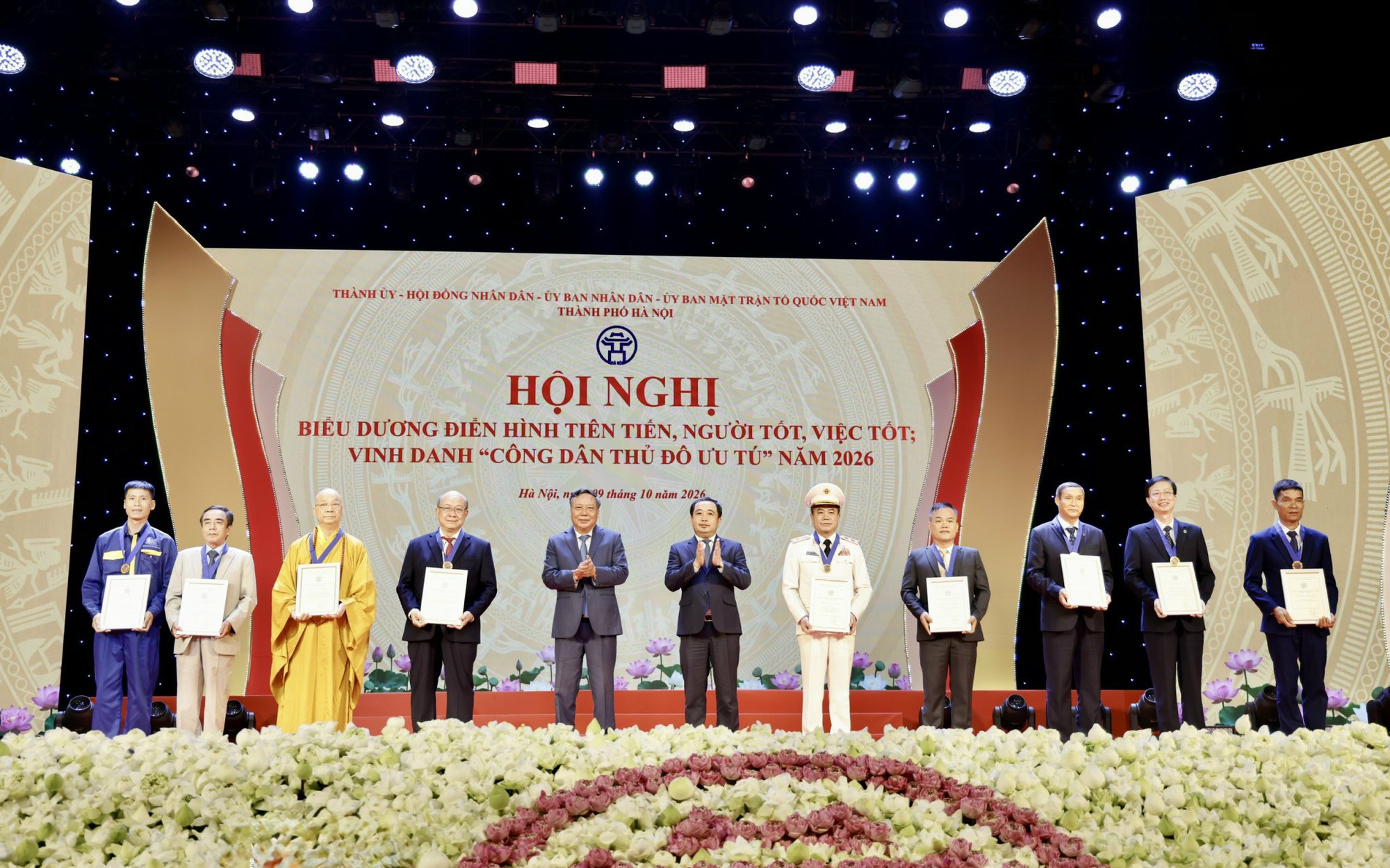 Hà Nội vinh danh 9 ‘Công dân Thủ đô ưu tú’ và biểu dương 15 gương điển hình tiên tiến