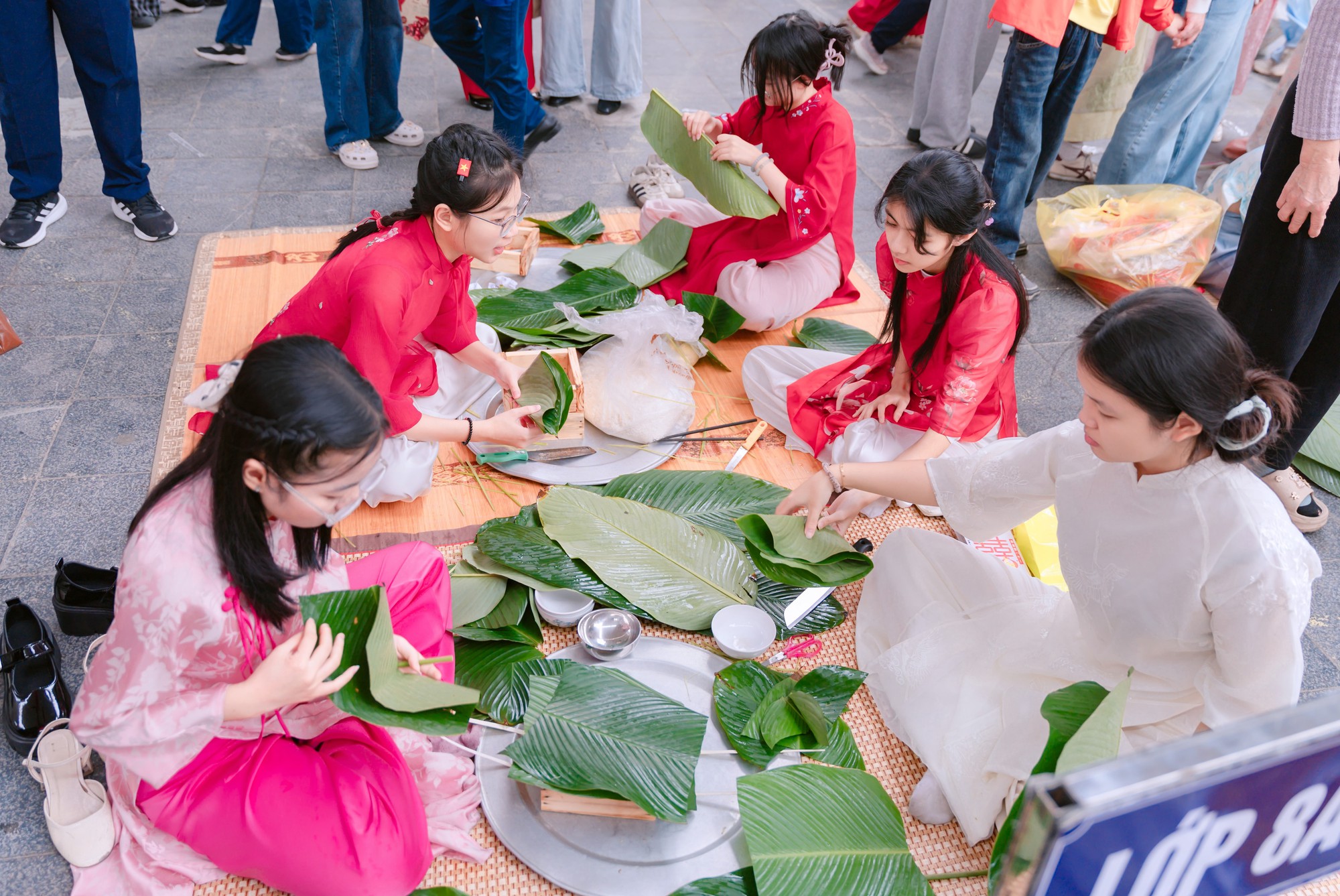 Từ những chiếc bánh chưng nghĩa tình, giữ trọn hồn Tết Việt- Ảnh 3.