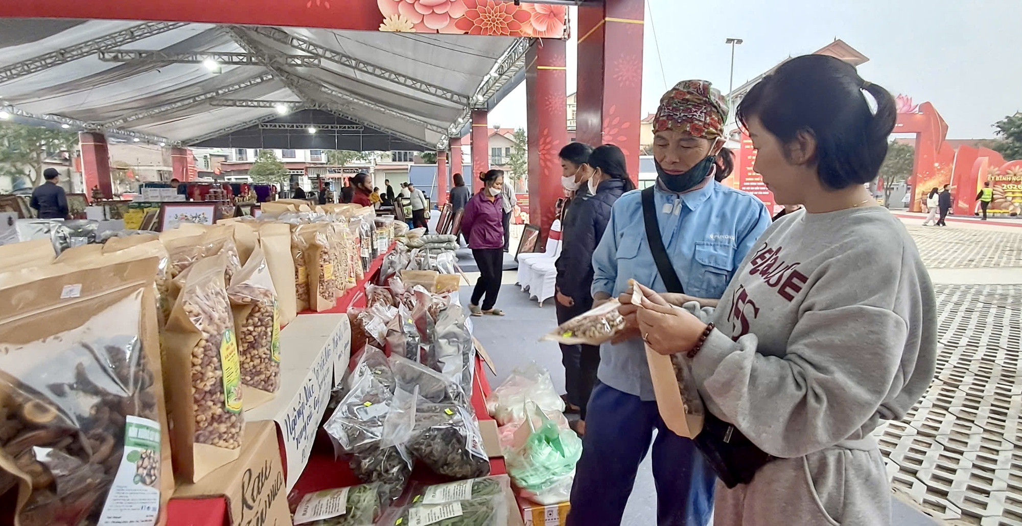 Đưa hàng Việt về nông thôn, khu công nghiệp dịp Tết- Ảnh 2. Đưa hàng Việt về nông thôn, khu công nghiệp dịp Tết- Ảnh 2.