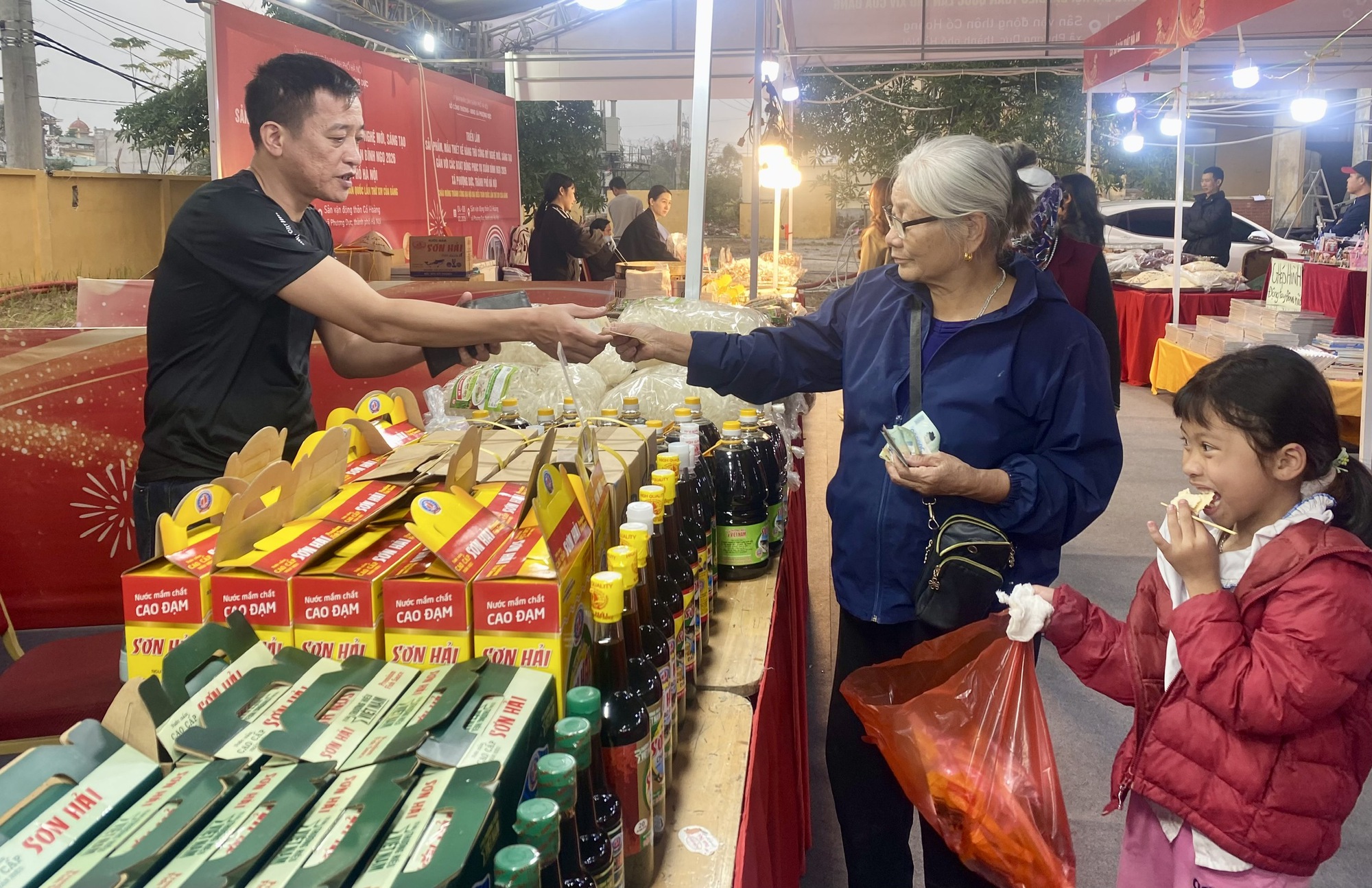 Đưa hàng Việt về nông thôn, khu công nghiệp dịp Tết- Ảnh 1. Đưa hàng Việt về nông thôn, khu công nghiệp dịp Tết- Ảnh 1.