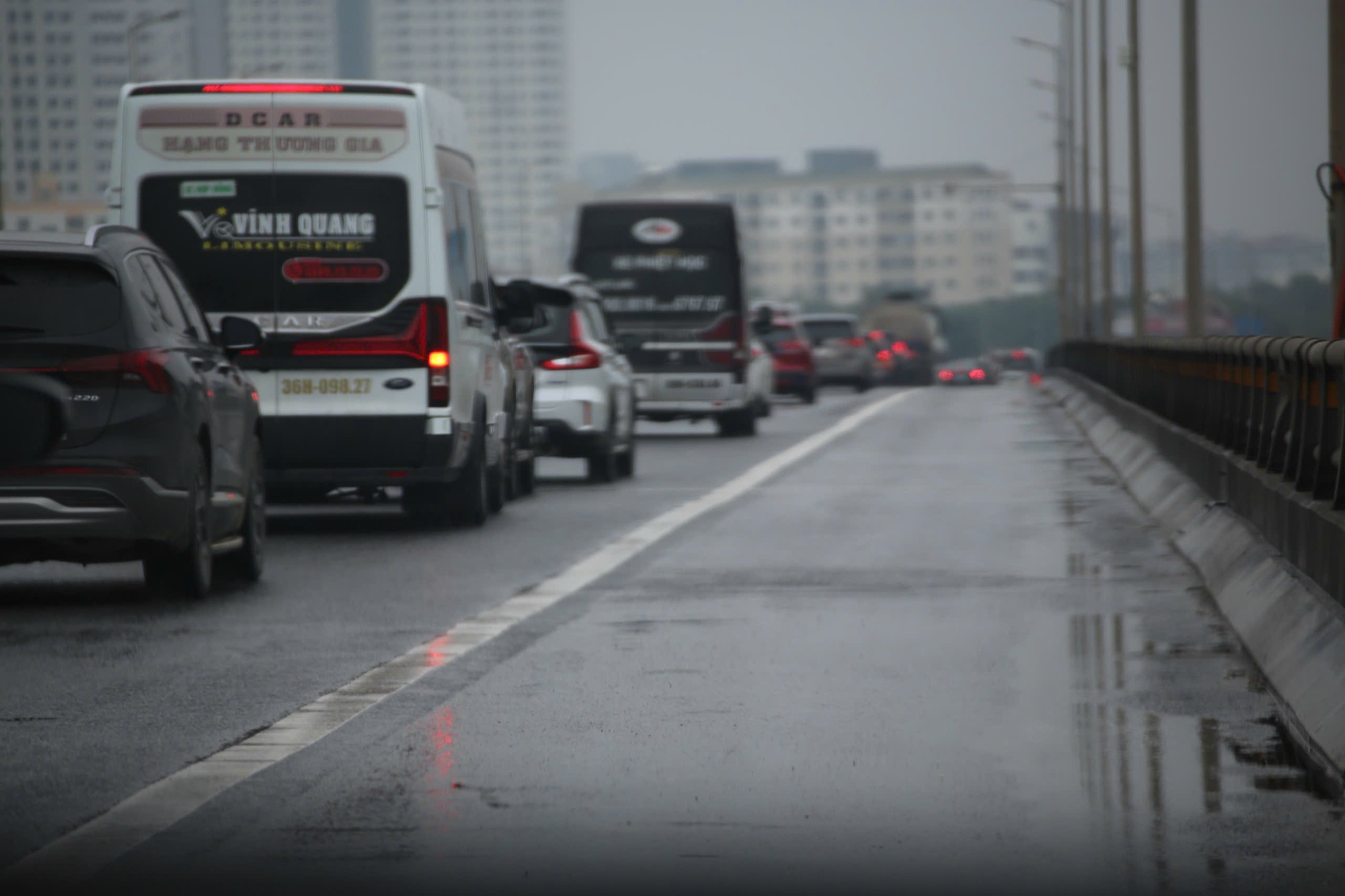 Sau kỳ nghỉ Tết kéo dài, Thủ đô nhộn nhịp đón dòng người quay trở lại- Ảnh 6.