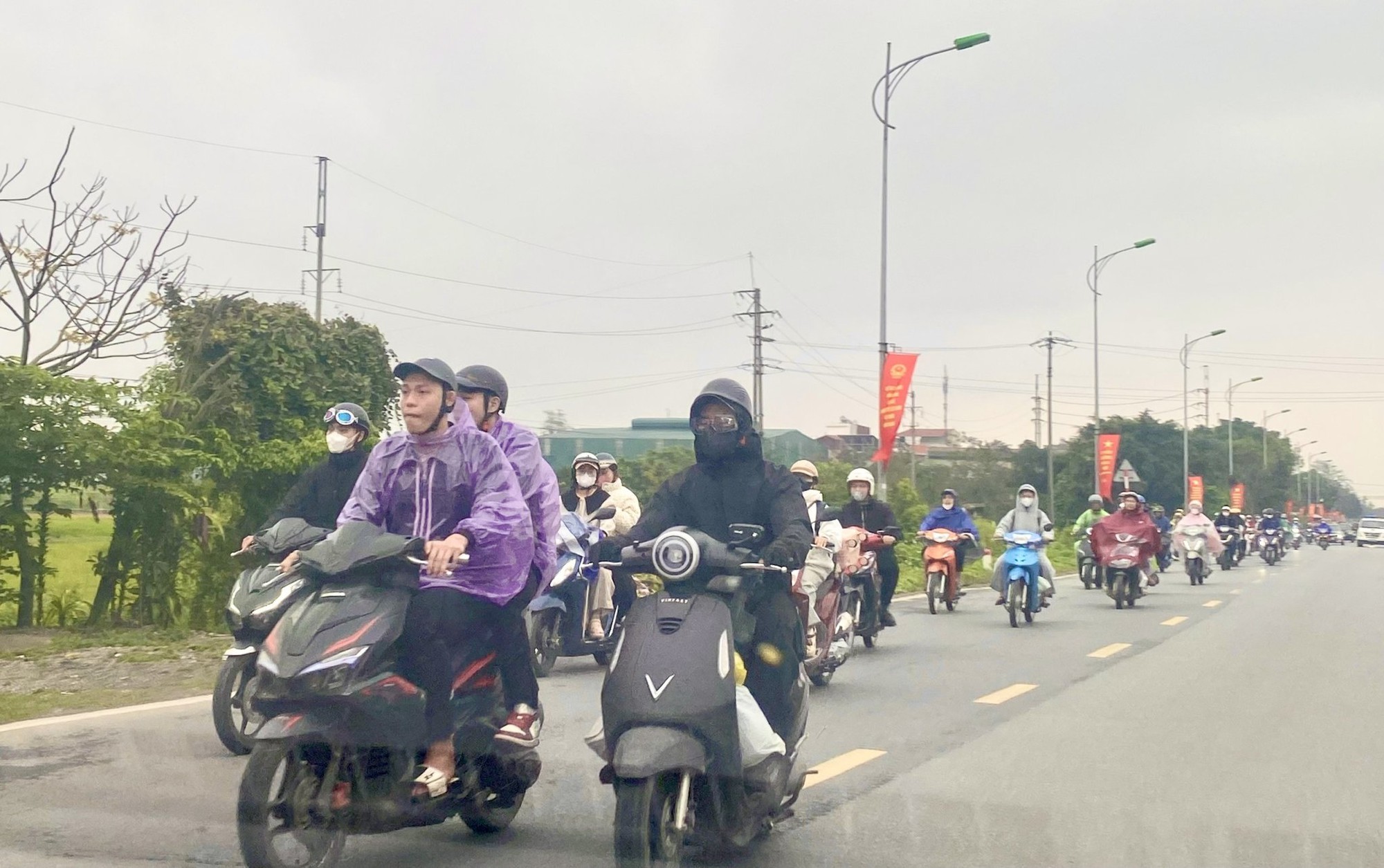 Sau kỳ nghỉ Tết kéo dài, Thủ đô nhộn nhịp đón dòng người quay trở lại- Ảnh 5.