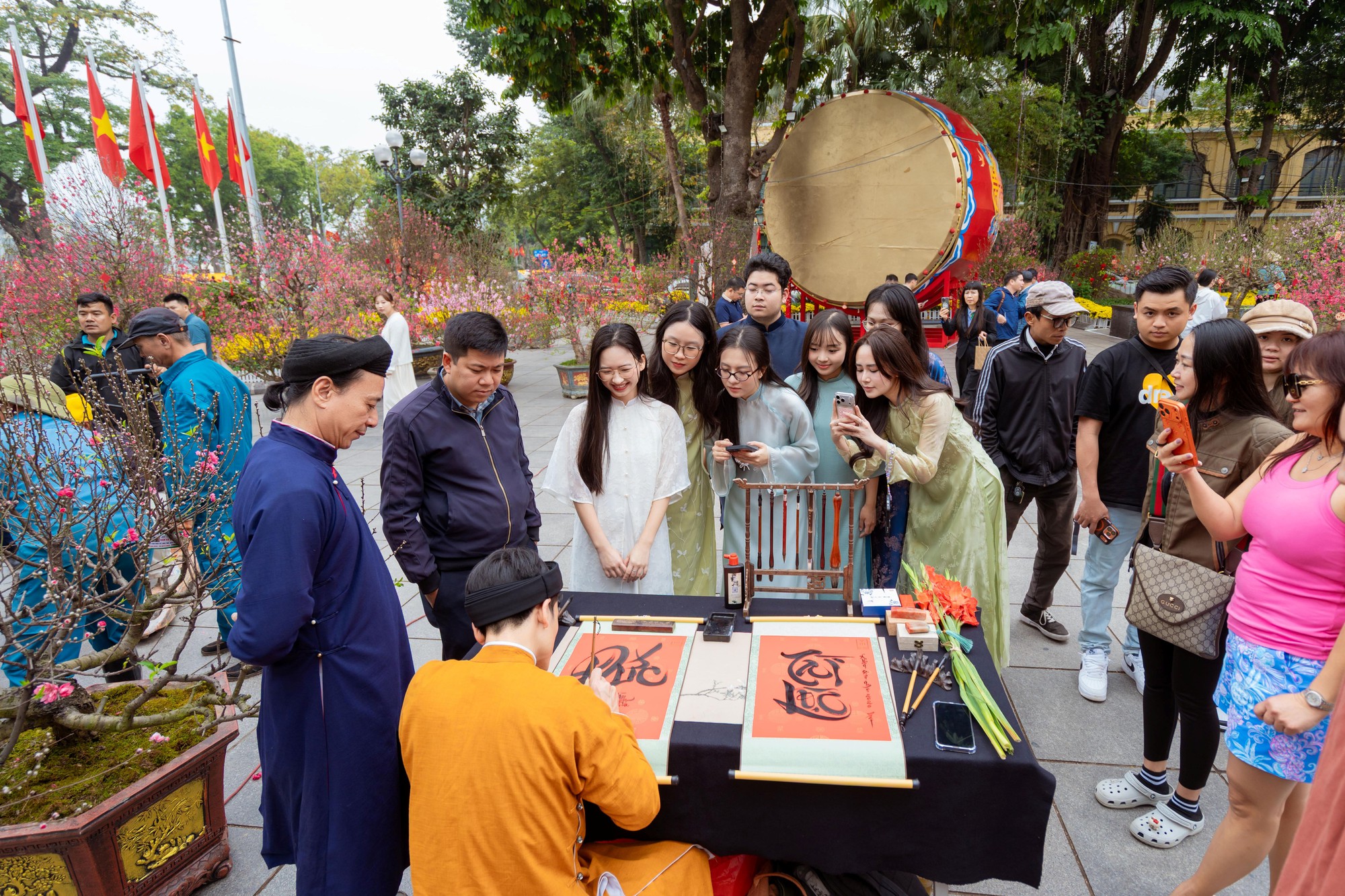 Du lịch Hà Nội 'bội thu' ngay từ đầu năm Bính Ngọ 2026- Ảnh 1. Du lịch Hà Nội 'bội thu' ngay từ đầu năm Bính Ngọ 2026- Ảnh 1.