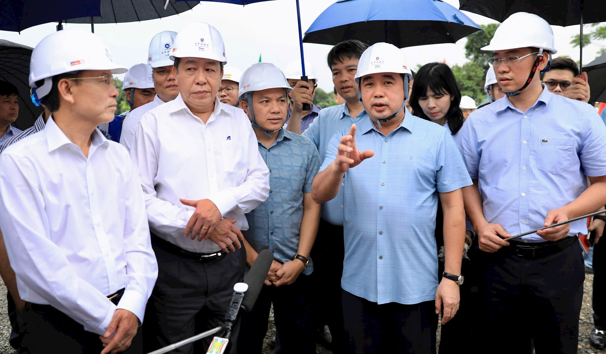 Bí thư Thành ủy Hà Nội Trần Đức Thắng chỉ đạo bảo đảm tiến độ các dự án trọng điểm - Ảnh 2.