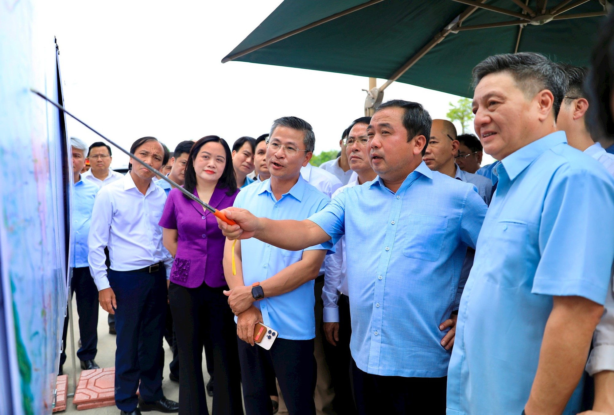 Bí thư Thành ủy Hà Nội chỉ đạo bảo đảm tiến độ các dự án giao thông trọng điểm - Ảnh 2.