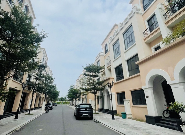 Hà Nội thí điểm miễn giấy phép xây dựng nhà ở riêng lẻ- Ảnh 1. Hà Nội thí điểm miễn giấy phép xây dựng nhà ở riêng lẻ- Ảnh 1.