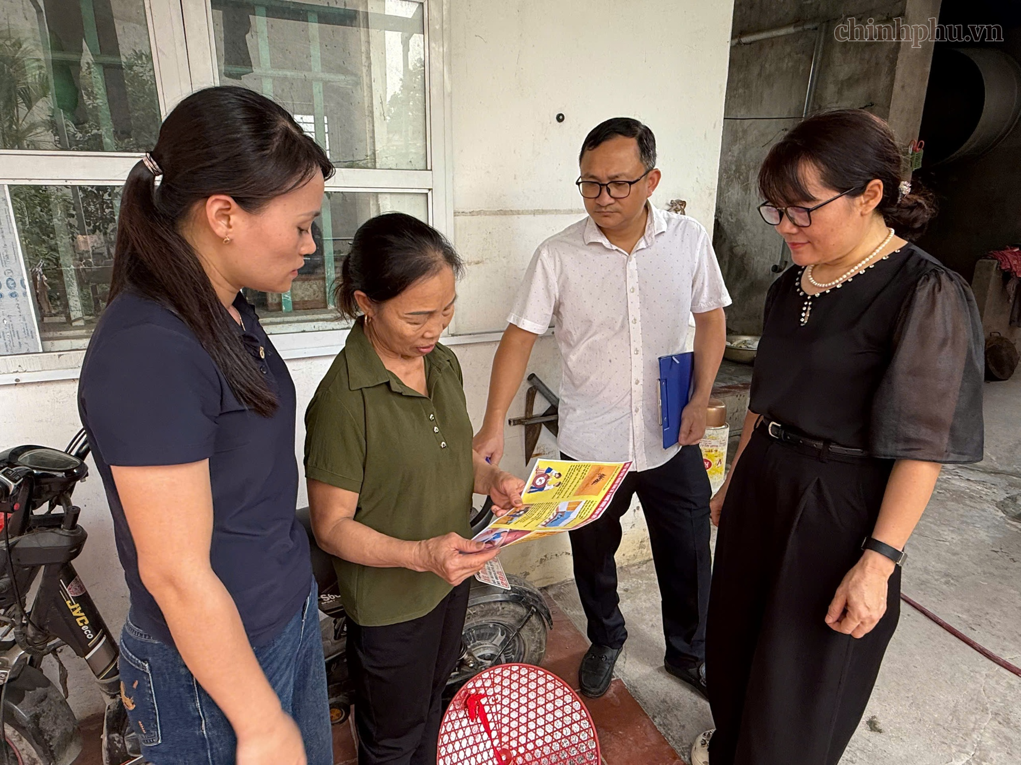 Phòng dịch sốt xuất huyết Dengue từ chủ động vệ sinh môi trường- Ảnh 2.
