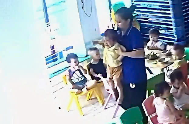 Hà Nội chỉ đạo khẩn trương làm rõ, xử lý nghiêm vụ việc bạo hành trẻ mầm non tại phường Thanh Liệt- Ảnh 1.