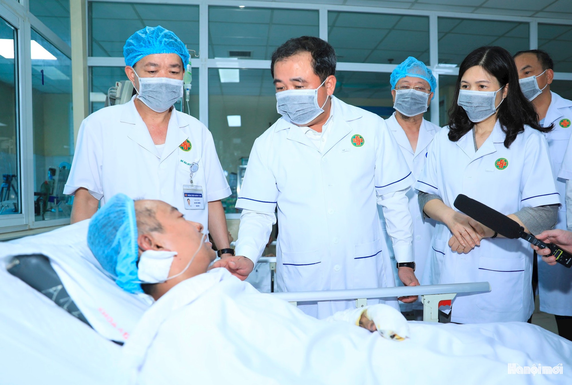 Bí thư Thành ủy Hà Nội thăm hỏi, động viên nạn nhân vụ cháy tại phường Tây Hồ- Ảnh 1.
