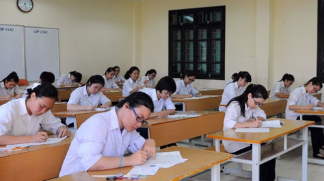 Hàng chục nghìn học sinh lớp 12 ở Hà Nội bước vào kỳ thi khảo sát