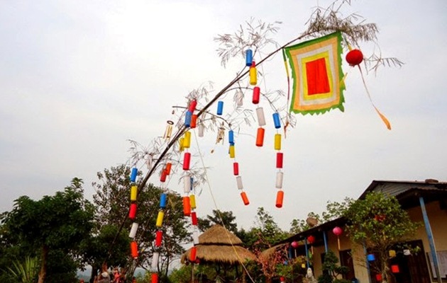 Cây nêu là một biểu tượng truyền thống quan trọng trong văn hóa dân gian Việt Nam. Nếu bạn muốn tìm hiểu về những tín ngưỡng, truyền thống của người Việt, hãy xem hình ảnh liên quan đến cây nêu để cảm nhận được sự trang nghiêm và tinh tế của nó.