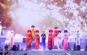 Áo dài mang ‘Dấu ấn vàng son’: Tôn vinh giá trị truyền thống Việt
